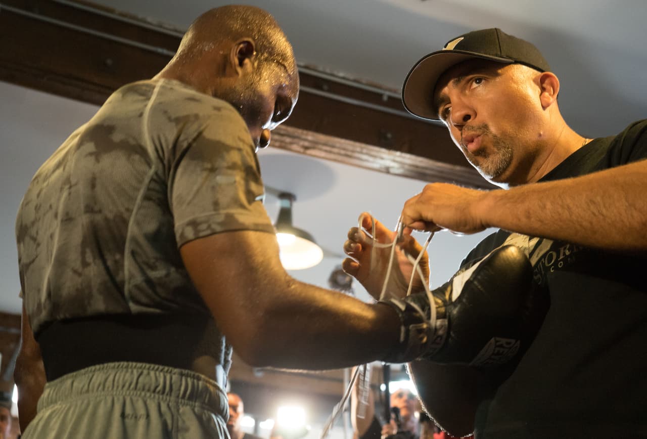 Bradley y Joel Díaz se separan.