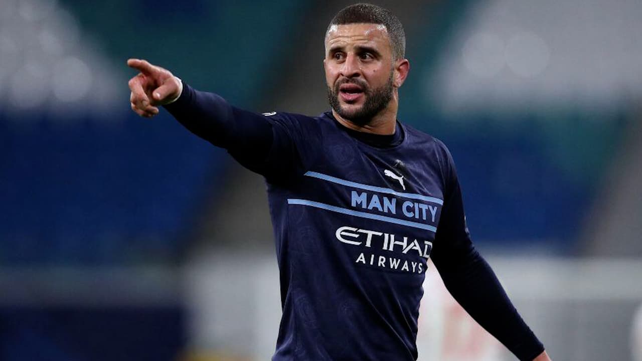 Investigan a Kyle Walker, del Manchester City, por &quot;exhibirse&quot; en un bar