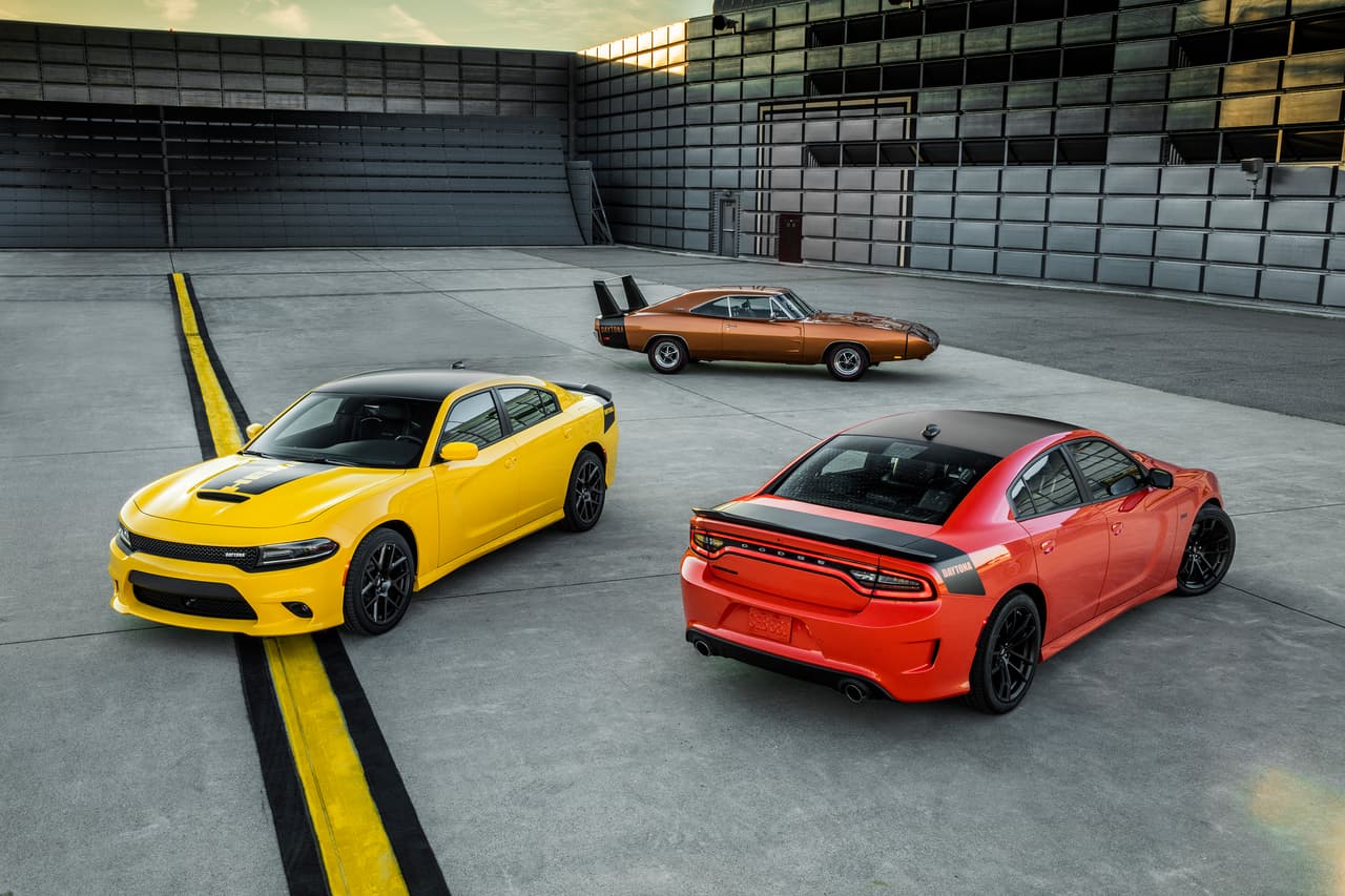 El Dodge Charger Daytona 2017 está basado en el legendario Dodge Charger 500 de 1969 preparado especialmente para el campeonato NASCAR de ese año ganador de 22 carreras entre 1969 y 1970
<br>