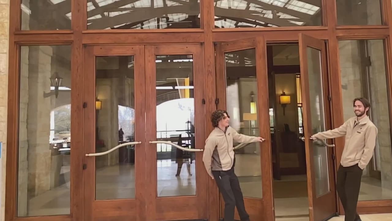 Ofrecen alrededor de 200 puestos en la industria hotelera y recreativa en feria de trabajo en San Antonio