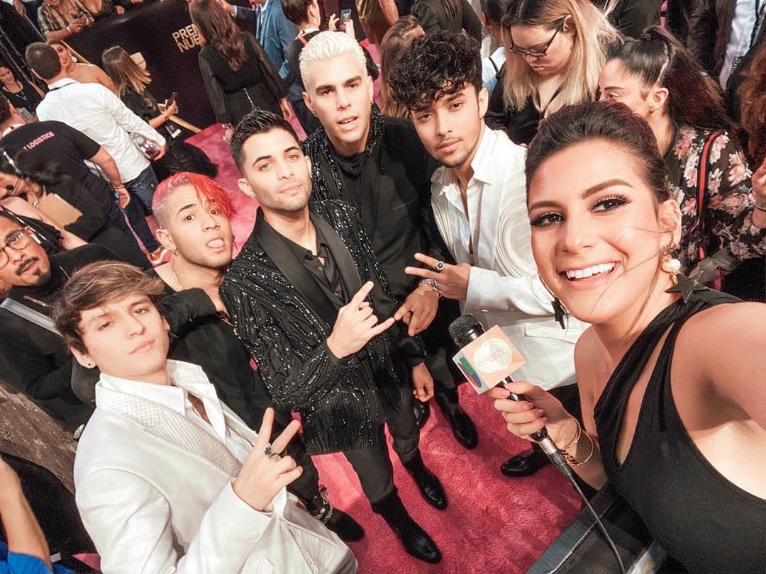 Estuvimos desde la alfombra magenta hasta dentro del esperado evento musical. Nuestra 
<a href="https://www.univision.com/shows/despierta-america/jessi-rodriguez-se-sonrojo-y-quedo-en-shock-con-esta-inesperada-confesion-de-carlos-rivera-video">Jessi Rodríguez</a> platicó con varias estrellas a su llegada a Premio Lo Nuestro y no creerás todo lo que nos contaron.