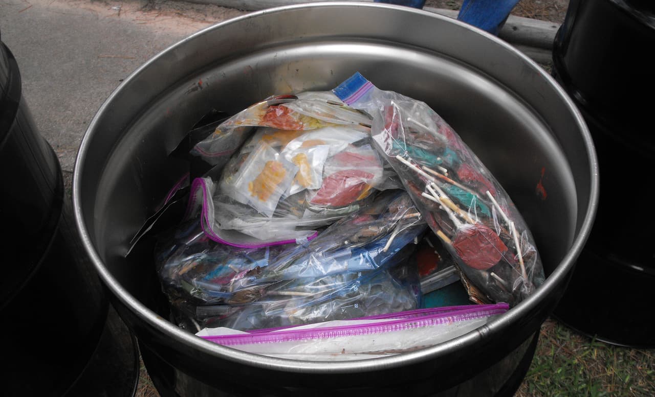 El decomiso de la droga condujo a una investigación que se está enfocando en establecer quiénes son los fabricantes de los dulces.
<br>