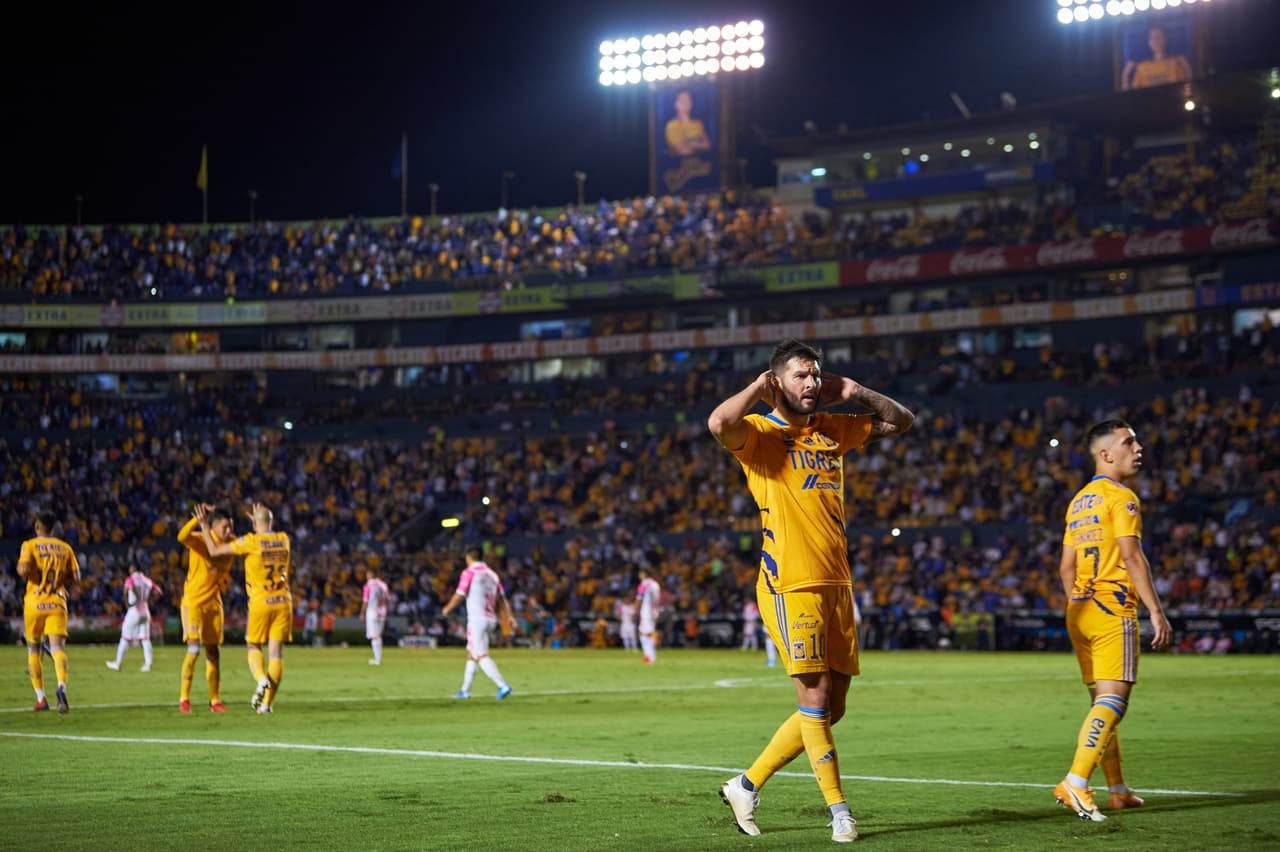 Con doblete de André-Pierre Gignac, Tigres venció a Chivas en el ‘Volcán’ y se metió de lleno en los puestos por calificar directo a Cuartos de Final, mientras que el Rebaño Sagrado está al borde del rotundo fracaso.