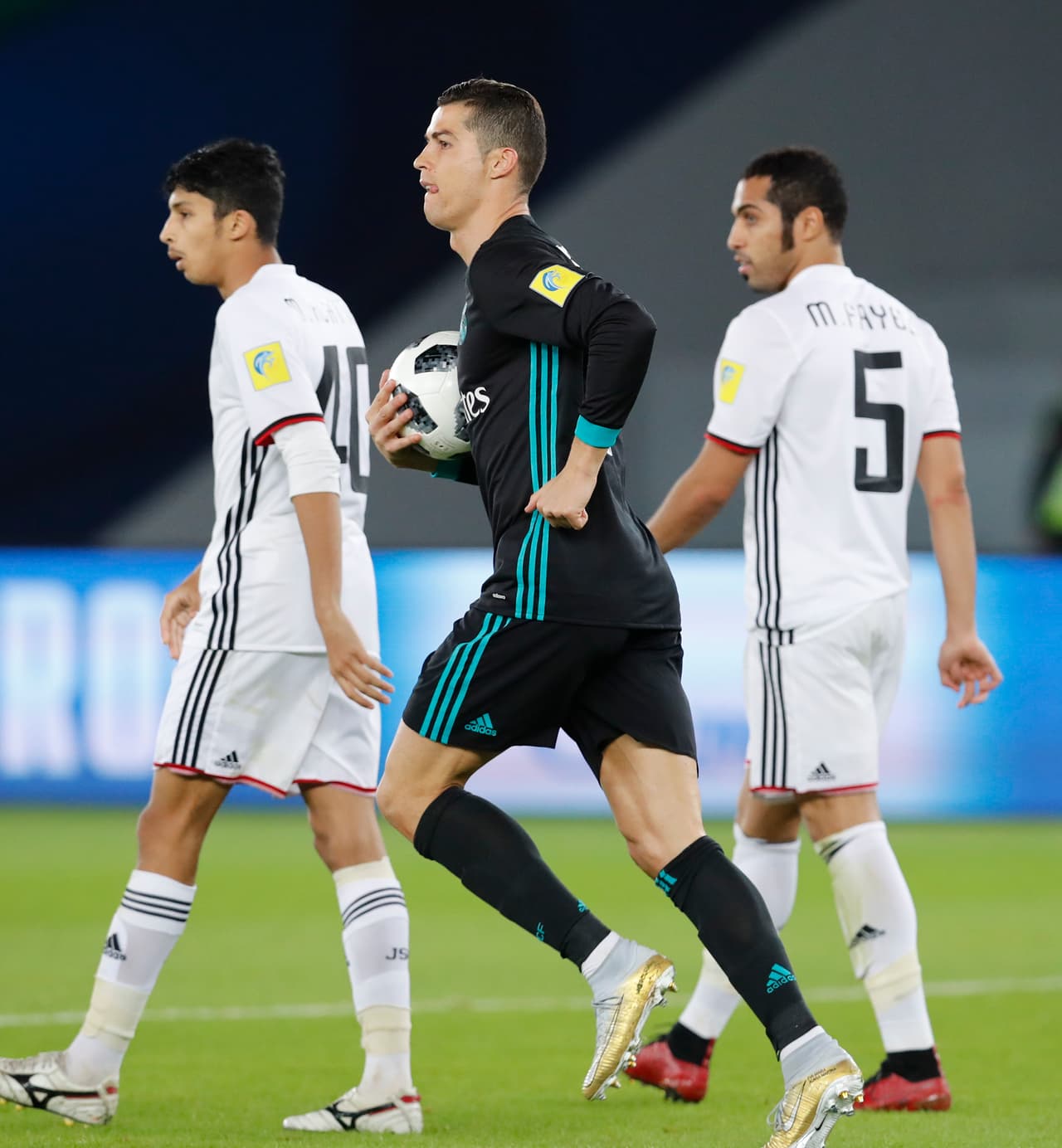 Las cosas se complicaban para el equipo de los Emiratos, al que le habían anulado el 2-0 con el VAR por un fuera de juego muy apretado.