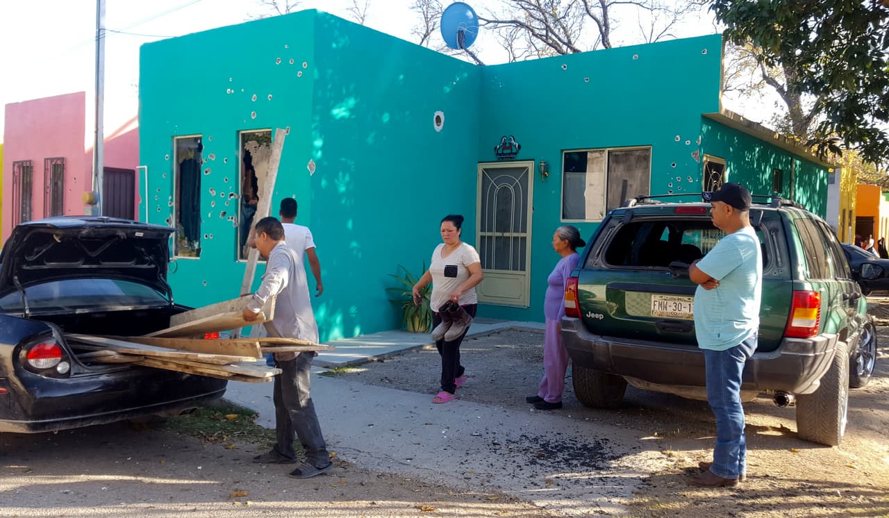 Esta vivienda recibió numerosos impactos de bala, que afectaron incluso a las ventanas.