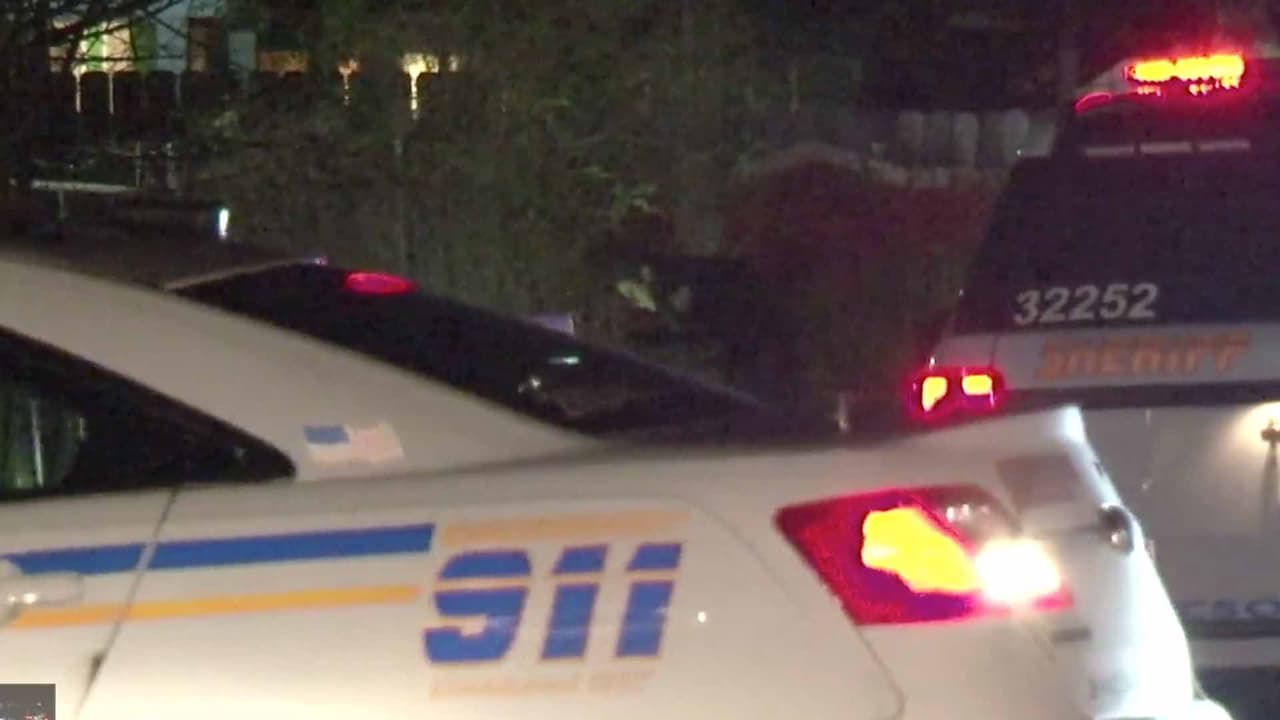 El sospechoso, de 22 años, permaneción en la escena.