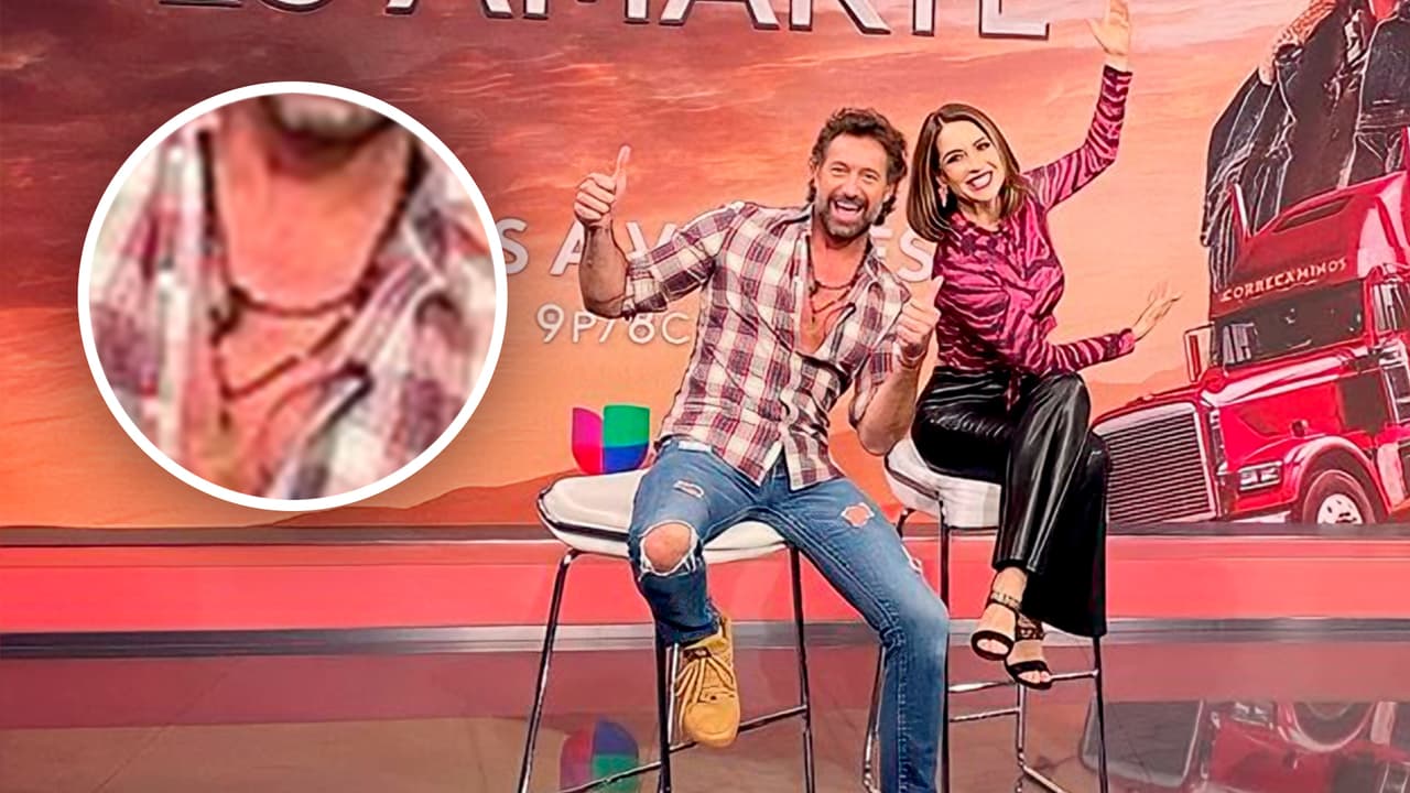 En esta otra también se le ve el mismo colguije. 
<br>