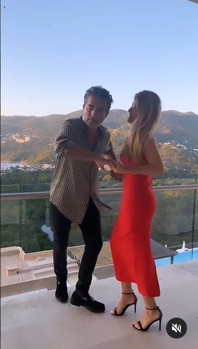 "
<b>Es intensa y pasional</b>, sobre todo en su carrera, también en la relación, pero necesitaba una pareja así", indicó.
<br>