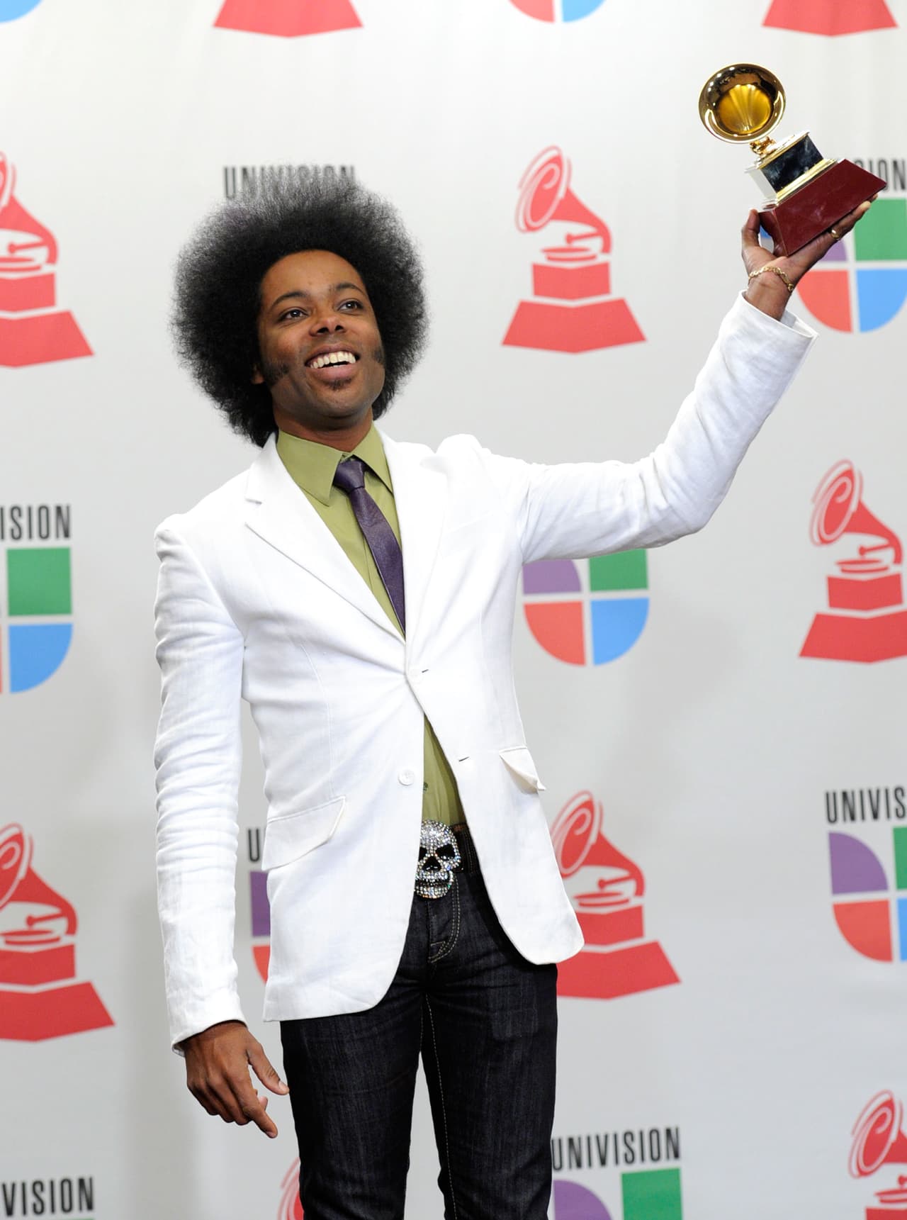 Después de ese premio, él consiguió varias giras por diversas partes del mundo.