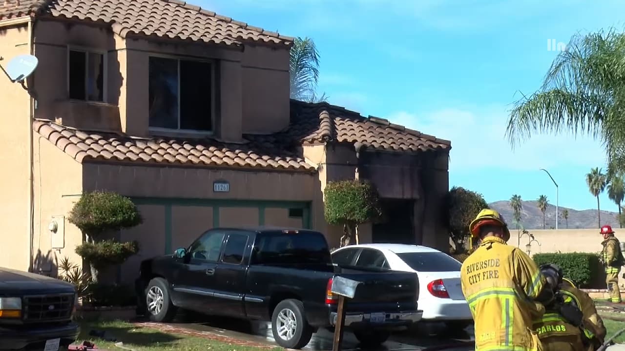 Vecinos de la familia fueron quienes alertaron a la policía con un reporte inicial por disturbios “contra una mujer joven que parecía angustiada mientras se montaba en un Kia rojo”, según la policía de Riverside.