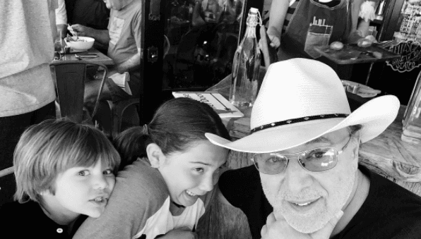 Y ahora que Tommy Mottola es un feliz abuelo, sus hijos Sabrina y Matthew también se convirtieron en tíos a una temprana edad.