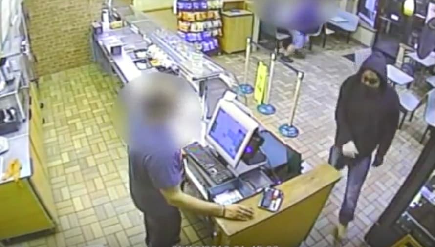 No le tomó un minuto robar el botín de un Subway en Nueva York