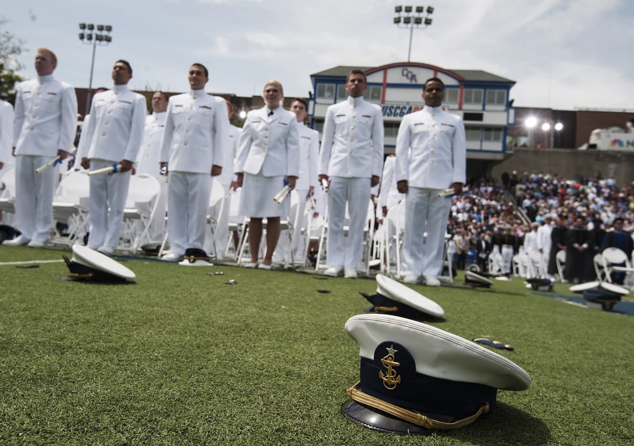 <b>Academia de la Guardia Costera de Estados Unidos, New London</b>: Los estudios son completamente gratuitos para estudiantes estadounidenses. Los graduados deben servir activamente en la Guardia Costera y pueden viajar por el mundo en el buque escuela Eagle.