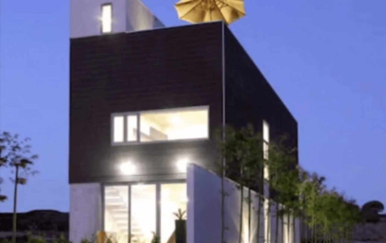 Tras los extraños eventos, Gabriel Aguilar, hermano de Francisco viajó desde Los Ángeles hasta el domicilio del desaparecido en Rosarito, para comprobar que el lugar había sido saqueado con evidentes signos de violencia. Asimismo, el vehículo y la moto que Aguilar tenía en esa propiedad no se encontraron.