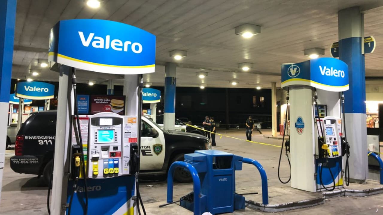 Cuatro personas resultan heridas de bala durante un intento de robo en una gasolinera Valero en Texas