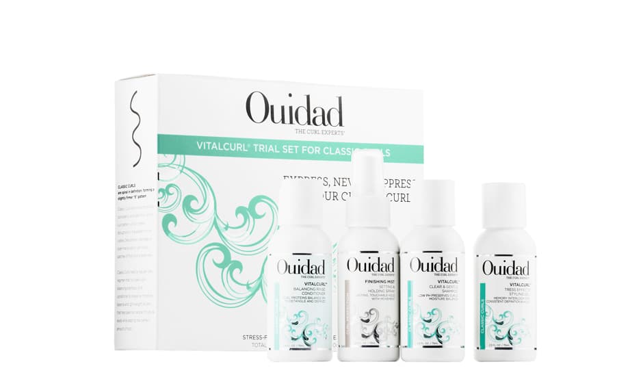 De allí hacer una coleta en la parte superior y de esta forma cortar para que quede redondo. Con toda sinceridad este paso nosotros se lo dejaría a los profesionales. Un salón especializado en cortar este tipo de melenas es el de Ouidad que lleva operando en 
<a href="https://www.ouidad.com/Ouidad-New-York-Salon">Nueva York</a> desde hace más de 30 años. Además tienen ofrece una línea de productos especializados en melenas rizadas que está disponible en 
<a href="http://www.sephora.com/ouidad">Sephora</a>.