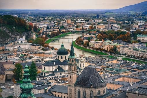 <b>1 . Salzburgo, Austria.- </b>Esta ciudad se corona con el primer puesto debido a que en 2020 este lugar realizará la edición número 100 del Festival de Salzburgo que es una de las fiestas más grandes de música clásica del mundo. Durante el próximo año, este lugar será el sitio adecuado para todos los amantes de la cultura y sobretodo de la música. 
<br>