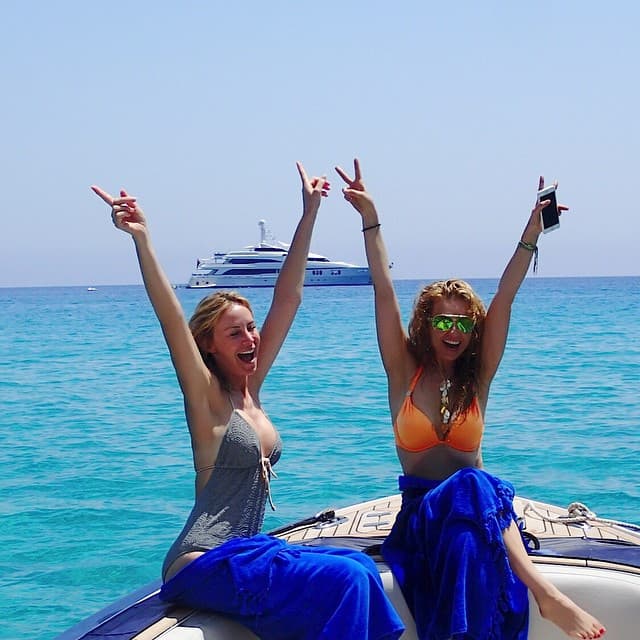 Y sí, se ve que no deja de disfrutar de la buena vida.