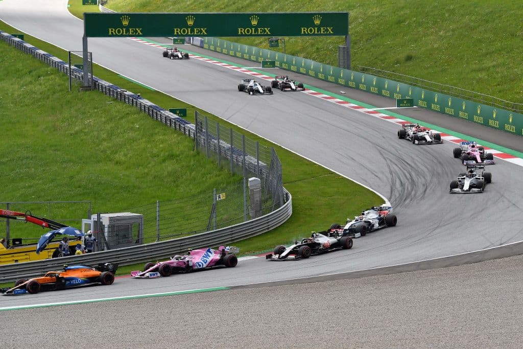 Así quedaron los primeros diez: Hamilton, Bottas, Verstappen, Albon, Norris, Pérez, Stroll, Ricciardo, Sainz y Kvyat. La siguiente fecha se correrá el Gran Premio de Hungría.