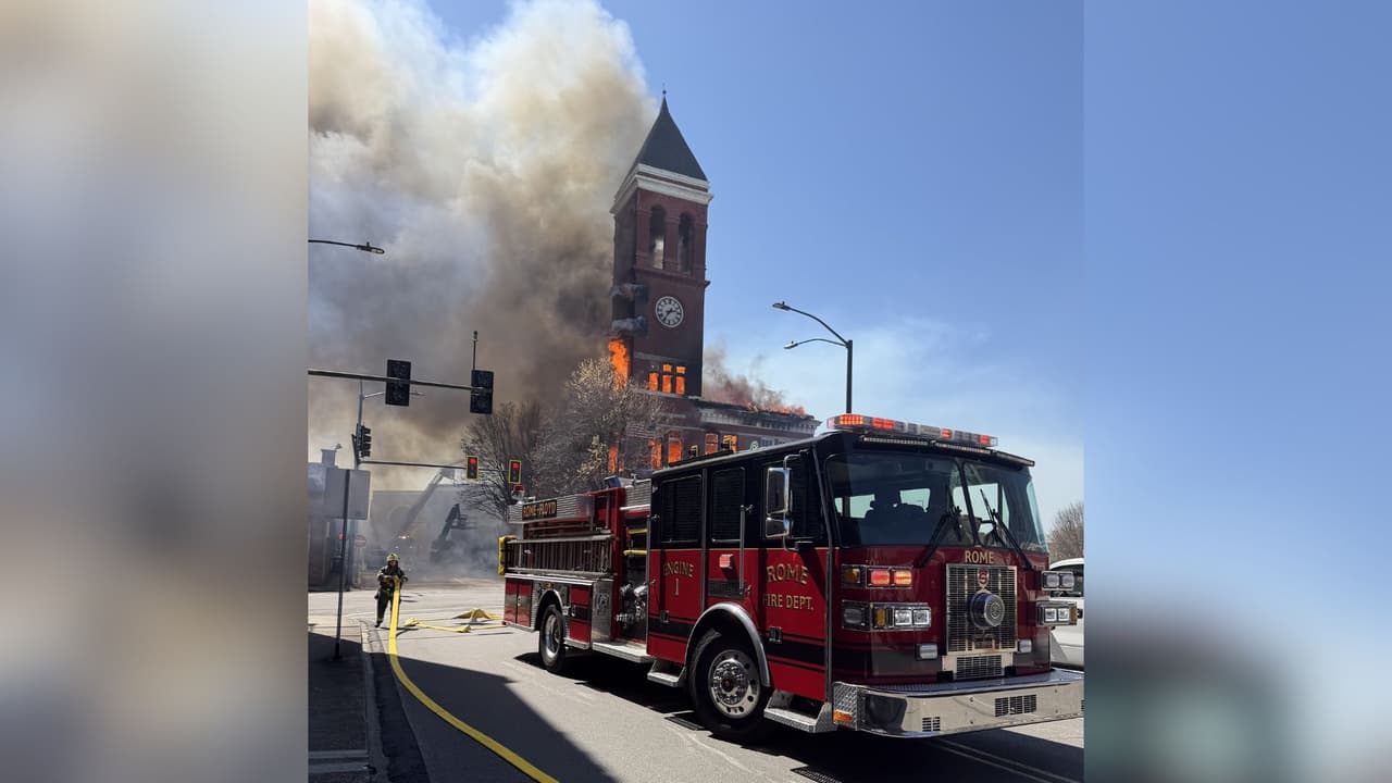 Incendio en la corte histórica del condado Floyd, en Rome, Georgia.