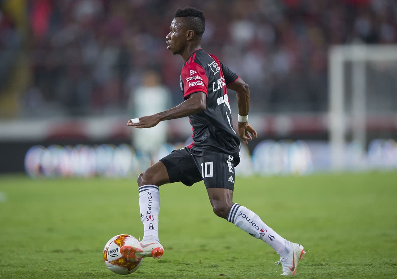 Al minuto 40 el ghanés Clifford Aboagye reventó un remate en el travesaño, siendo la primera opción de gol clara para los locales.