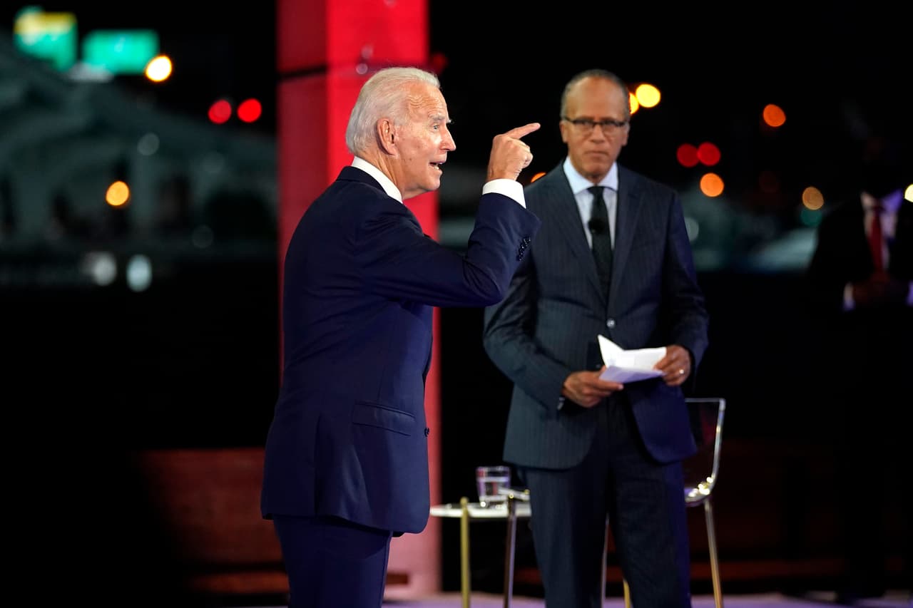 "Que nadie quede con la idea de que eso no es un problema", Biden refuta el consejo de Trump de no temer al covid-19