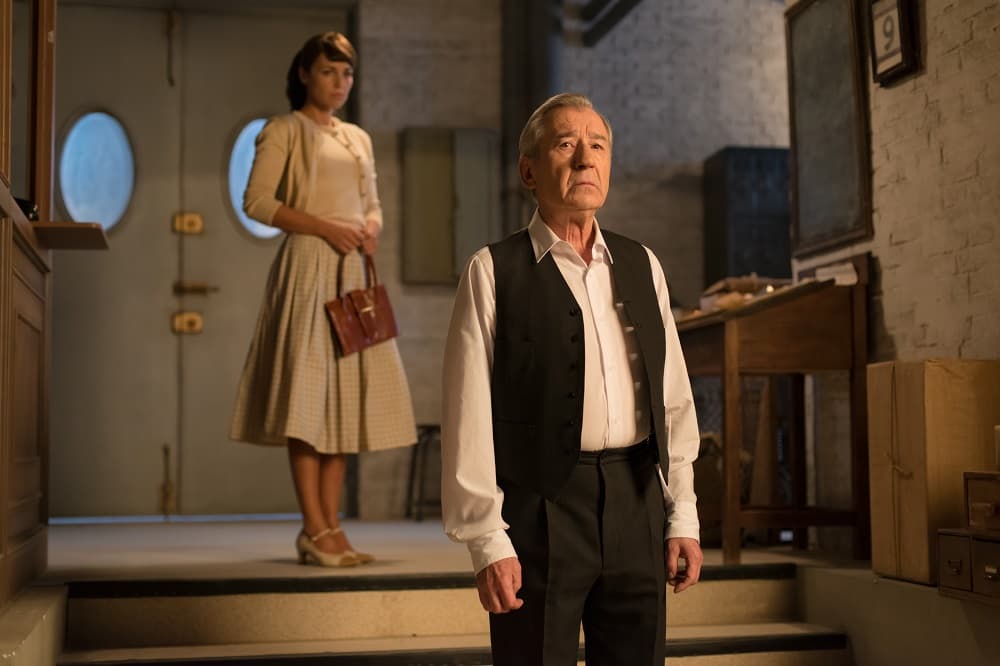 Su tío se opone rotundamente a la relación.