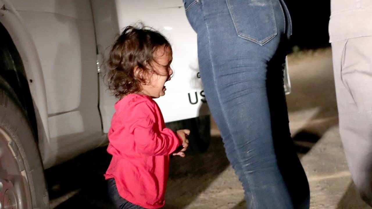 EDITORIAL: Hay que poner fin a la práctica de separar niños de sus familias en la frontera