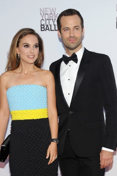 La ceremonia fue muy íntima y exclusiva, y sólo asistieron sus amigos y familiares más cercanos. Esto se descubrió cuando en la entrega del oscar, llevaban puestas argollas de matrimonio.