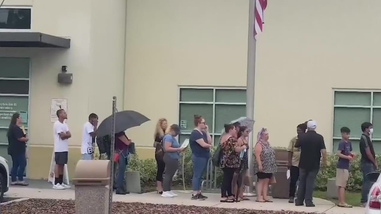 “Hay poco personal”: usuarios reportan filas de hasta cinco horas en la oficina del seguro social en Orlando