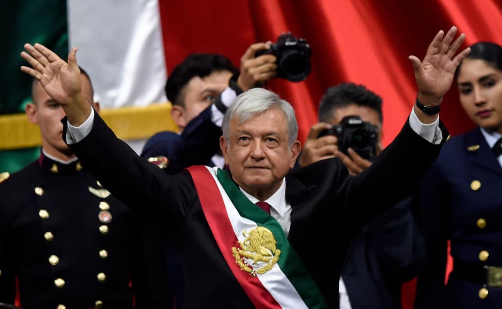 La conductora del programa 'Hoy' acompañó a su esposo, el empresario y político Fernando Reina, al evento donde Andrés Manuel López Obrador se convirtió en el nuevo mandatario del país azteca.