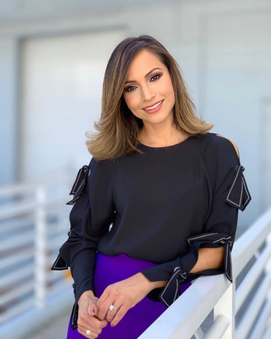 La imagen en la que luce radiante alcanzó más 13 mil 'me encanta' y cientos de comentarios, en muchos de ellos recibió
<a href="https://www.univision.com/shows/despierta-america/satcha-pretto-regresa-al-cabello-largo-mira-los-looks-que-ha-llevado-en-su-paso-por-despierta-america-fotos" target="_blank">halagos por su look</a> del día y por su belleza natural.