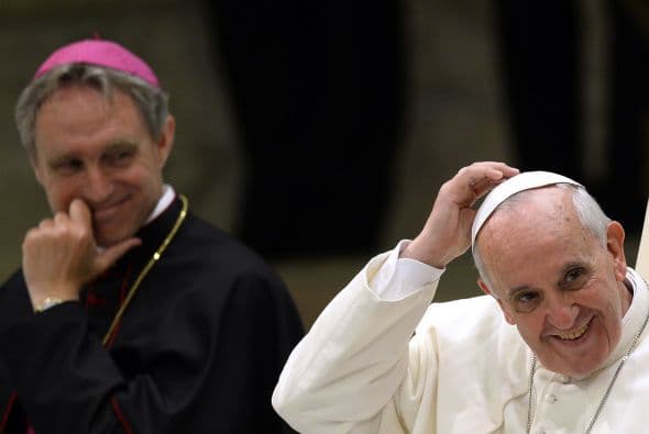 “A veces estos cristianos melancólicos tienen más cara de pepinillos en vinagre que de personas alegres que tienen una vida bella“, es una de las frases con las que ha sorprendido el Papa.