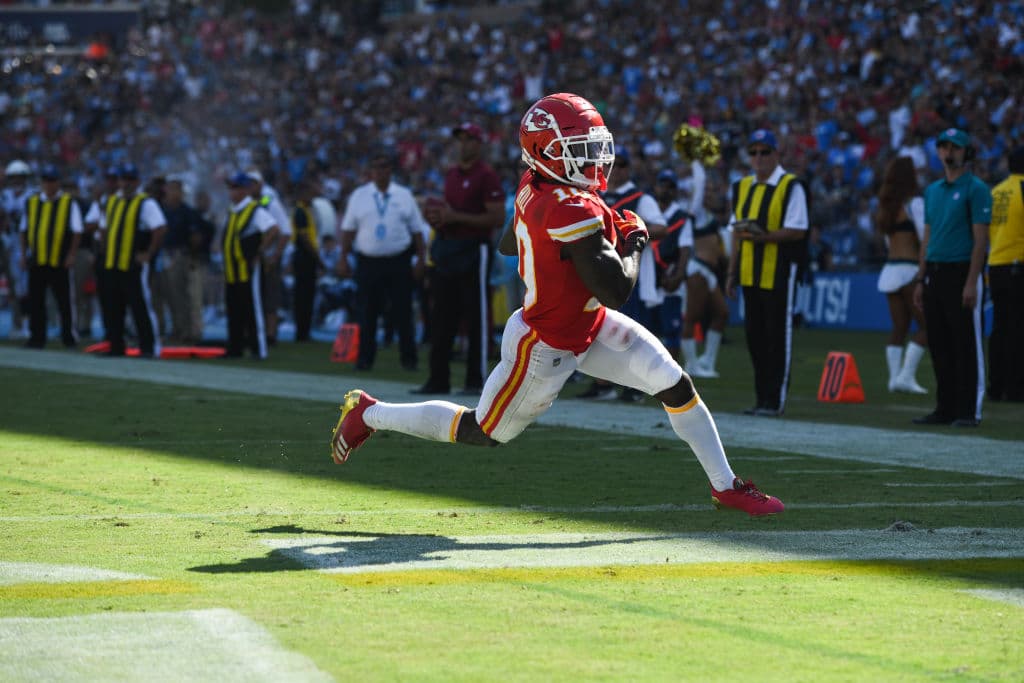 7)
<b>Tyreek Hill</b>. El receptor de los Chiefs capturó siete pases para ganar 169 yardas y dos touchdowns, en la victoria por 38-28 de Kansas City sobre los LA Chargers.