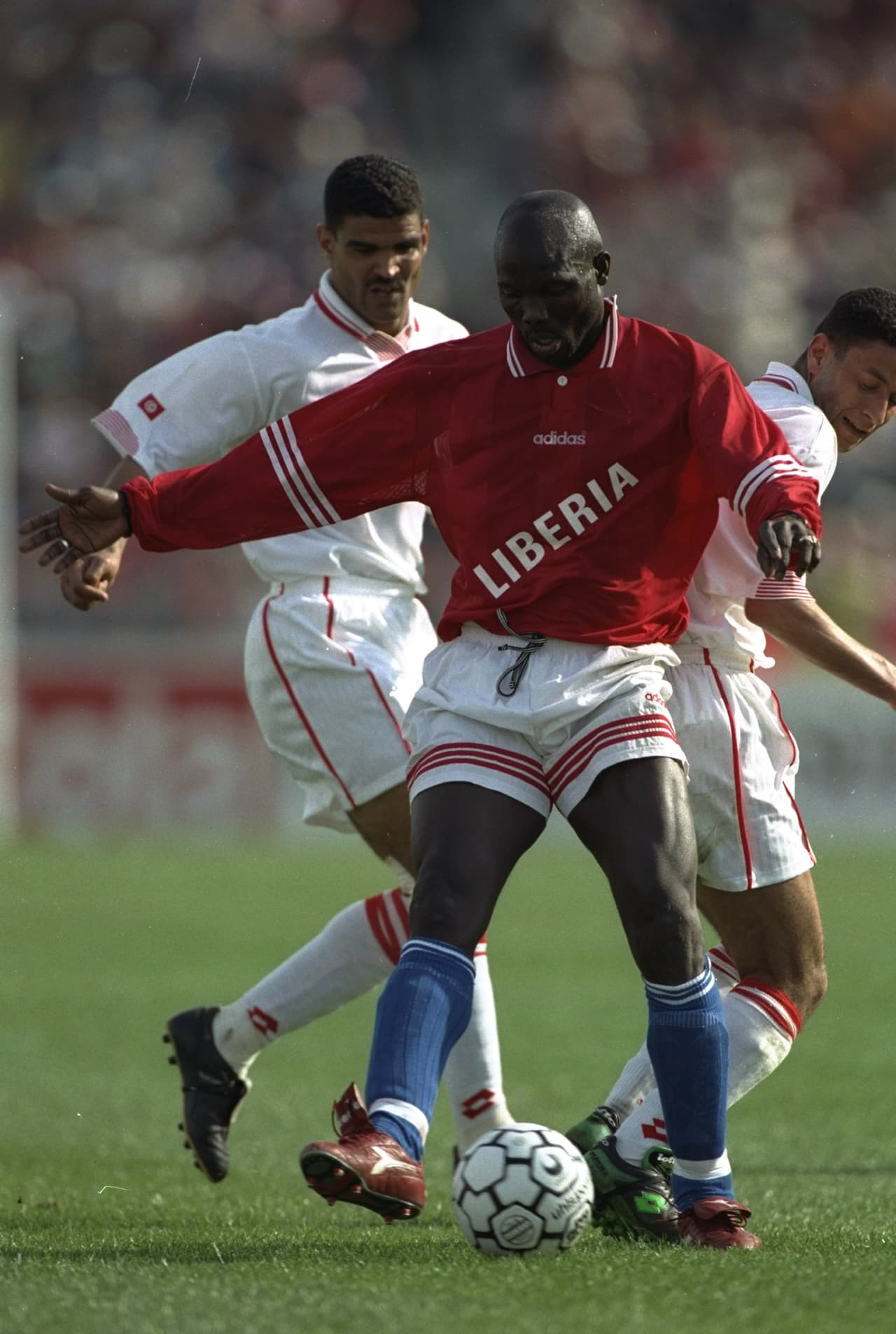 George Weah - Selección Liberia (2000.2002) fue entrenador y jugador de la selección de su país; no lograron la calificación al Mundial de Corea.