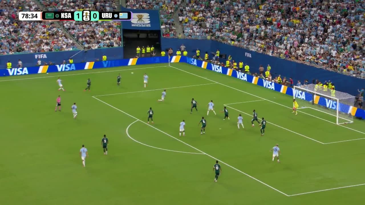 ¡GOL!  anota para Uruguay. Maxi Araújo