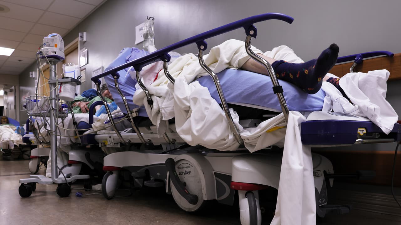 “Tuvo que esperar bastante tiempo para que lo pusieran en un cuarto”: consecuencia de la falta de camas en los hospitales
