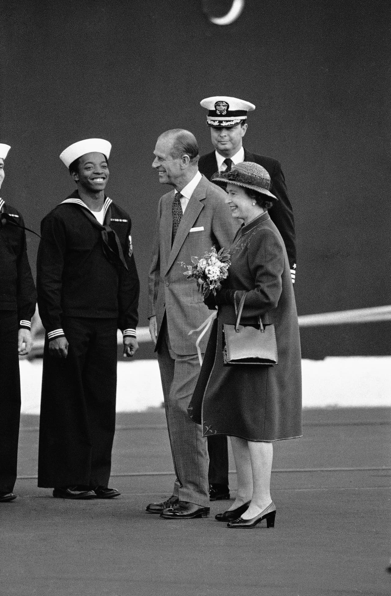 Después de realizar una visita breve a Sacramento el 5 de marzo, la reina y el príncipe fueron captados charlando con algunos marinos a su regreso al Yate Real Britannia. Durante su estancia en California, Isabel II también visitó el popular Parque Nacional Yosemite.