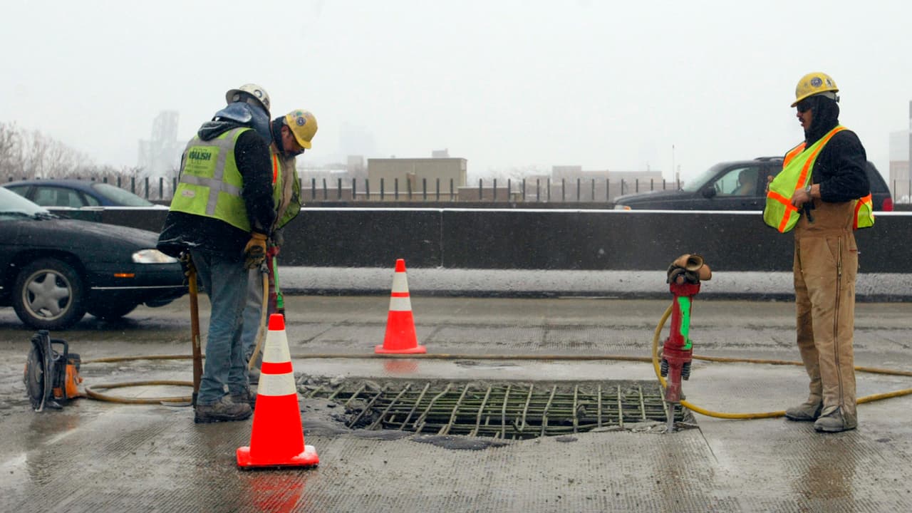 ¿Hay un bache en tu calle o tu vecindario? La ciudad de Chicago busca taparlo