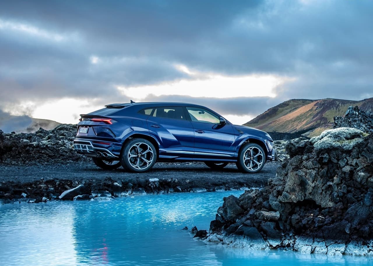 El poder de la Lamborghini Urus es administrado por una
<b>transmisión automática de 8 velocidades electrohidráulica</b> con cambio cortos en la los primeros engranajes y largos en los finales.