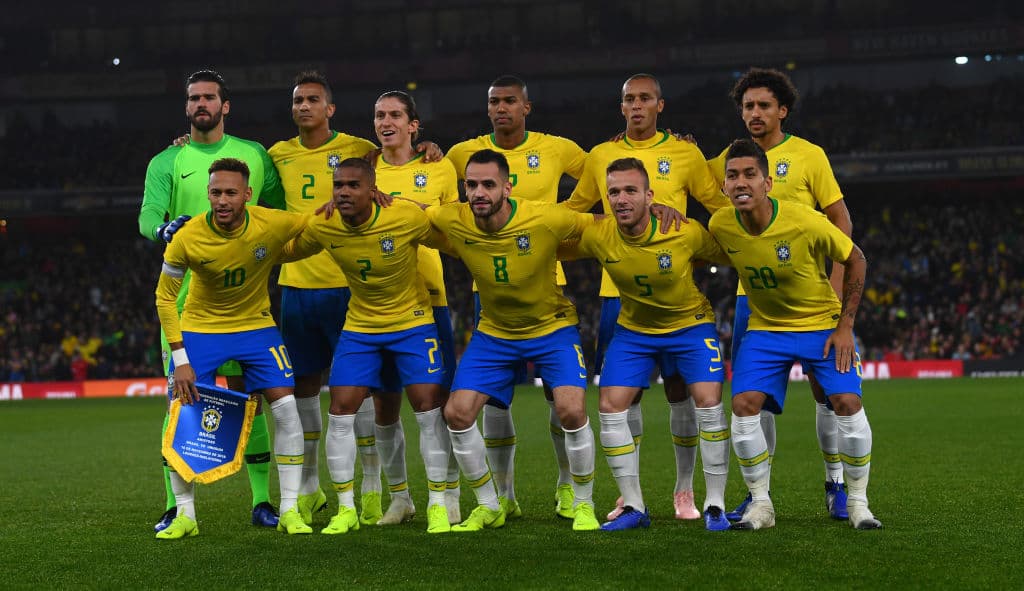 La formación titular de Brasil con Alisson, Joao Miranda, Filipe Luis, Danilon, Marquinhos, Renato Augusto, Douglas Costa, Arthur, Wallace, Neymar y Roberto Firmino