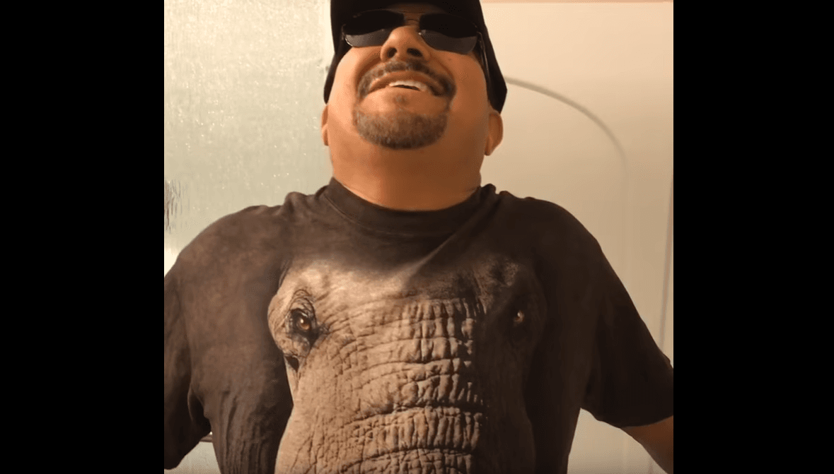 Andrés le dio vida al elefante más 'Feo' del mundo