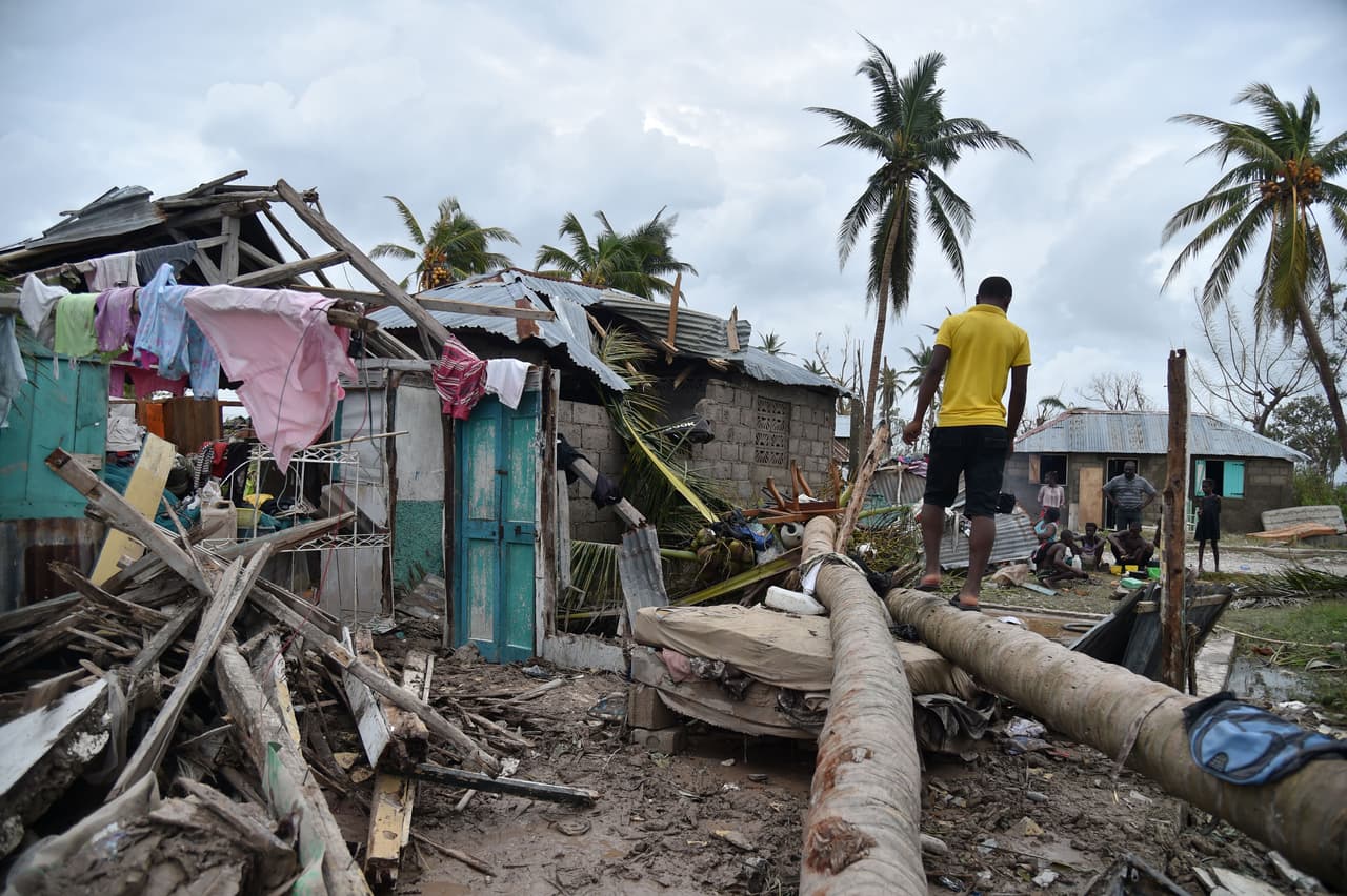 Matthew ripped the roof from this church in Les Cayes, Haití.