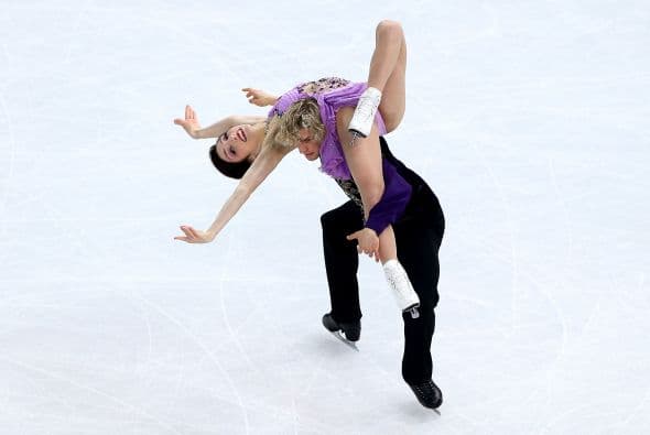 Meryl Davis y Charlie White se han proclamado hoy campeones olímpicos de danza de patinaje artístico en Sochi 2014, una vez disputado el programa libre en el que mantuvieron el liderato que el domingo alcanzaron en el corto. Davis y White, primera pareja de EEUU en ganar un Mundial y que llegaron a Sochi como subcampeones olímpicos, se impusieron en el Palacio Iceberg con 195,52 puntos y un programa largo con música de 'Sherezade", de Nikolai Rimski-Korsakov. Superaron a los defensores del título, los canadienses Tessa Virtue y Scott Moir, que se colgaron la plata con 190,99. El bronce ha sido para la pareja rusa integrada por Elena Ilinykh y Nikita Kapsalapov, con 183,48. Meryl y White llevan 17 años patinando juntos.