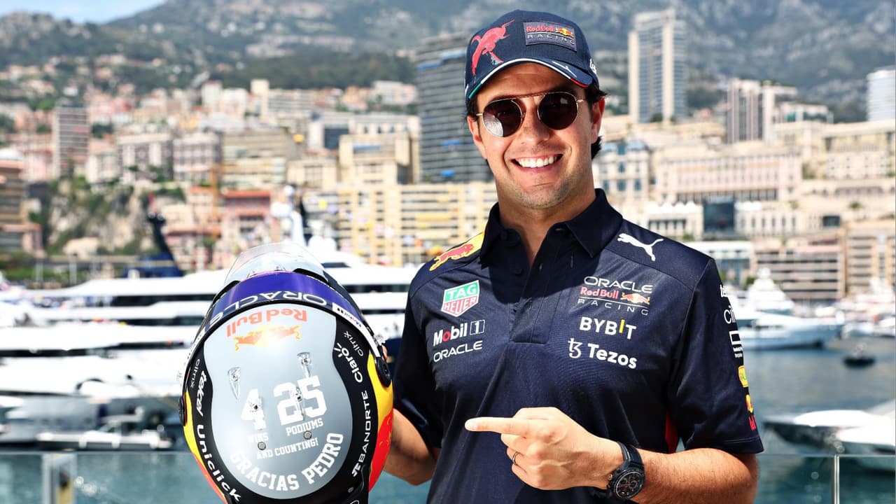 'Checo' Pérez presentó espectacular casco en honor a Pedro Rodríguez 