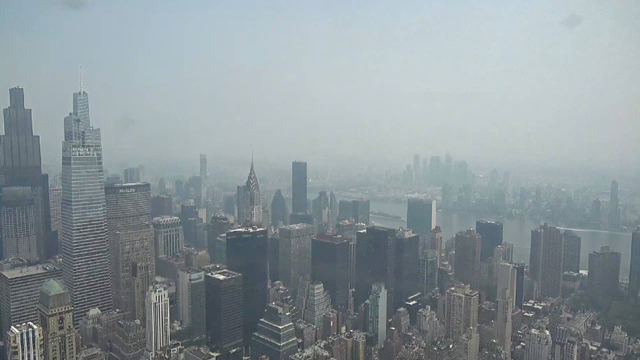 Nueva York bajo alerta calidad del aire: cómo protegerse y dónde obtener mascarillas.