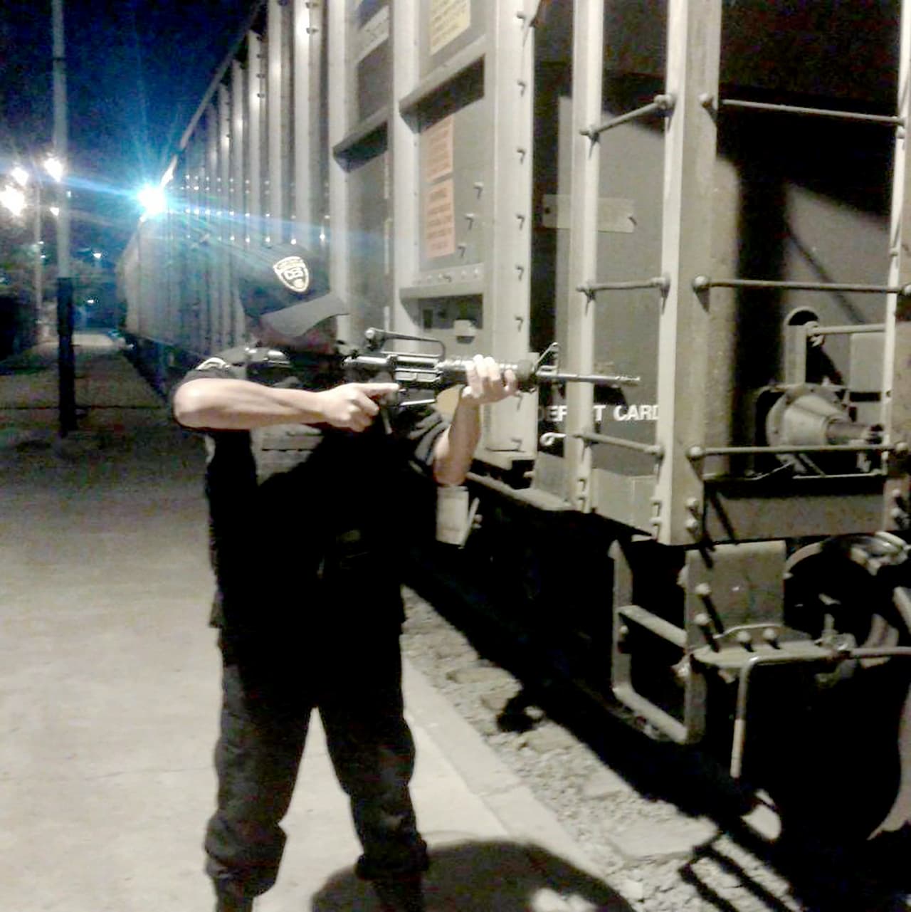 El Ejército mexicano le ha vendido a Cusaem más de 7,000 armas en los últimos diez años. Una base de datos elaborada por Univision muestra que este arsenal le ha servido para firmar contratos de seguridad con el gobierno del presidente Enrique Peña Nieto por más de 200 millones de dólares.