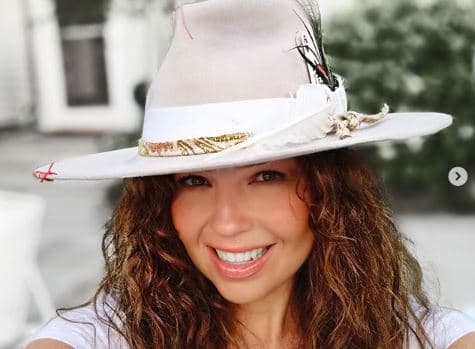 También a inicios de agosto la empresaria recibió un sombrero por parte de Eric Rubín, su excompañero de Timbiriche y quien fue su novio durante la época en la que ambos estaban en la agrupación. Aunque la esposa de Tommy Mottola no indicó si era con motivo de su cumpleaños, la prenda ya forma parte del guardarropa de la cantante.