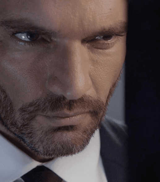 Lili saludó con normalidad a 'Raúl', pero cuando miró bien se percató que en realidad se trataba del actor Julián Gil.