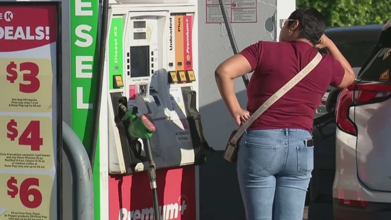 Impuesto federal a la gasolina podría suspenderse, Trump ve posible la medida